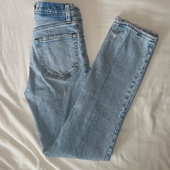 A&F Ultra High Rise 90s Straight Jean - Picture 7 of 7